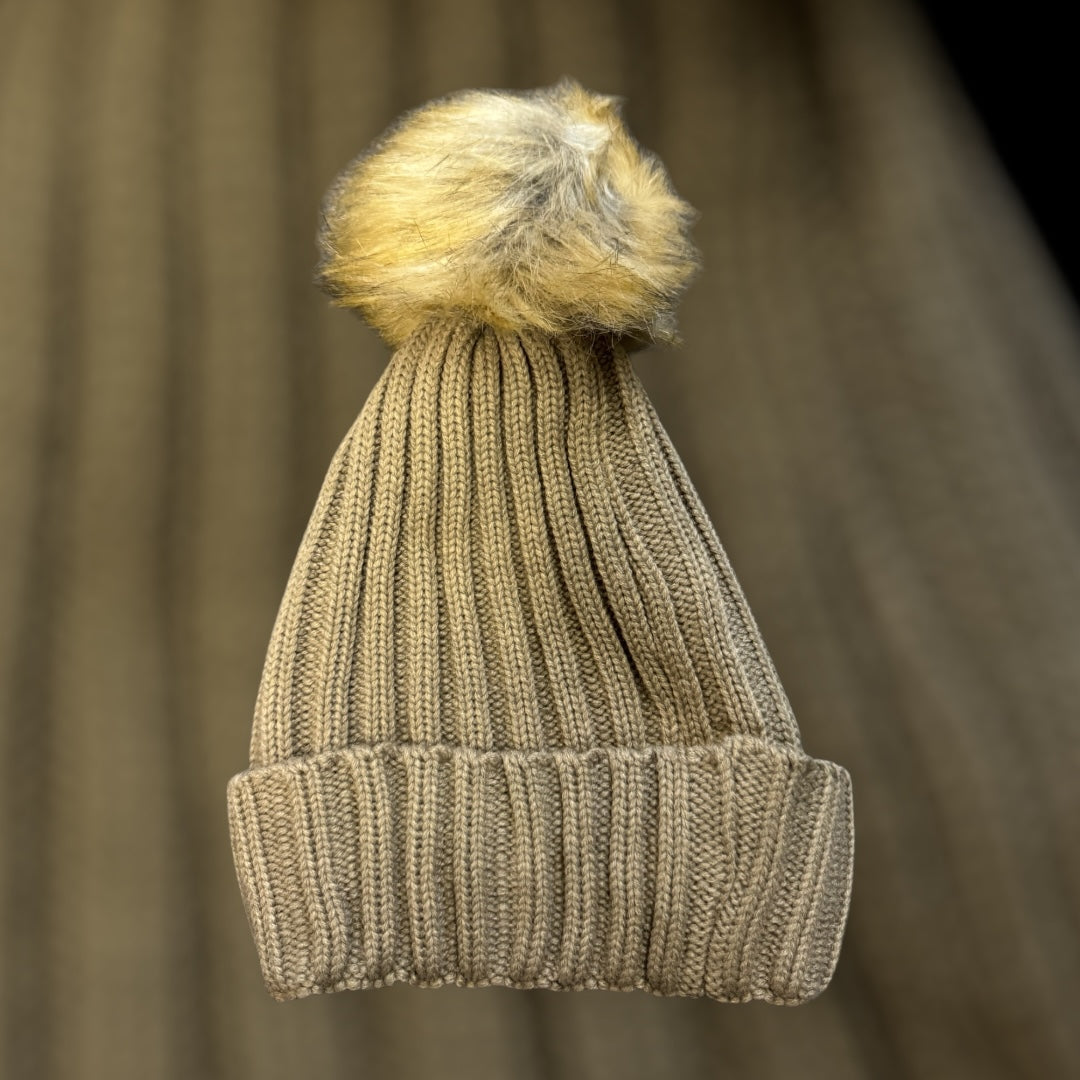 Wintermütze mit Bommel